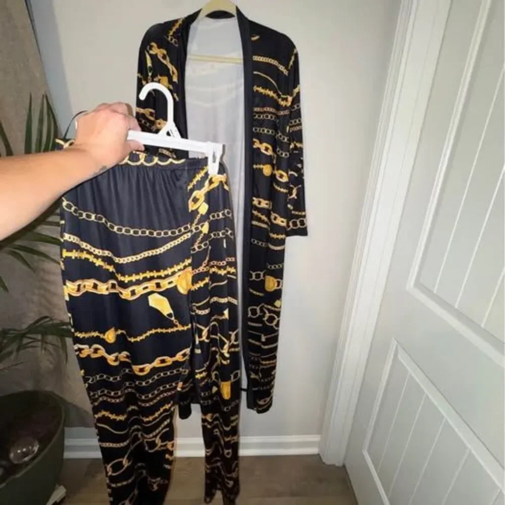 2-Piece Gold Chain Print Cardigan and Pants Set 3x - Picture 2 of 3